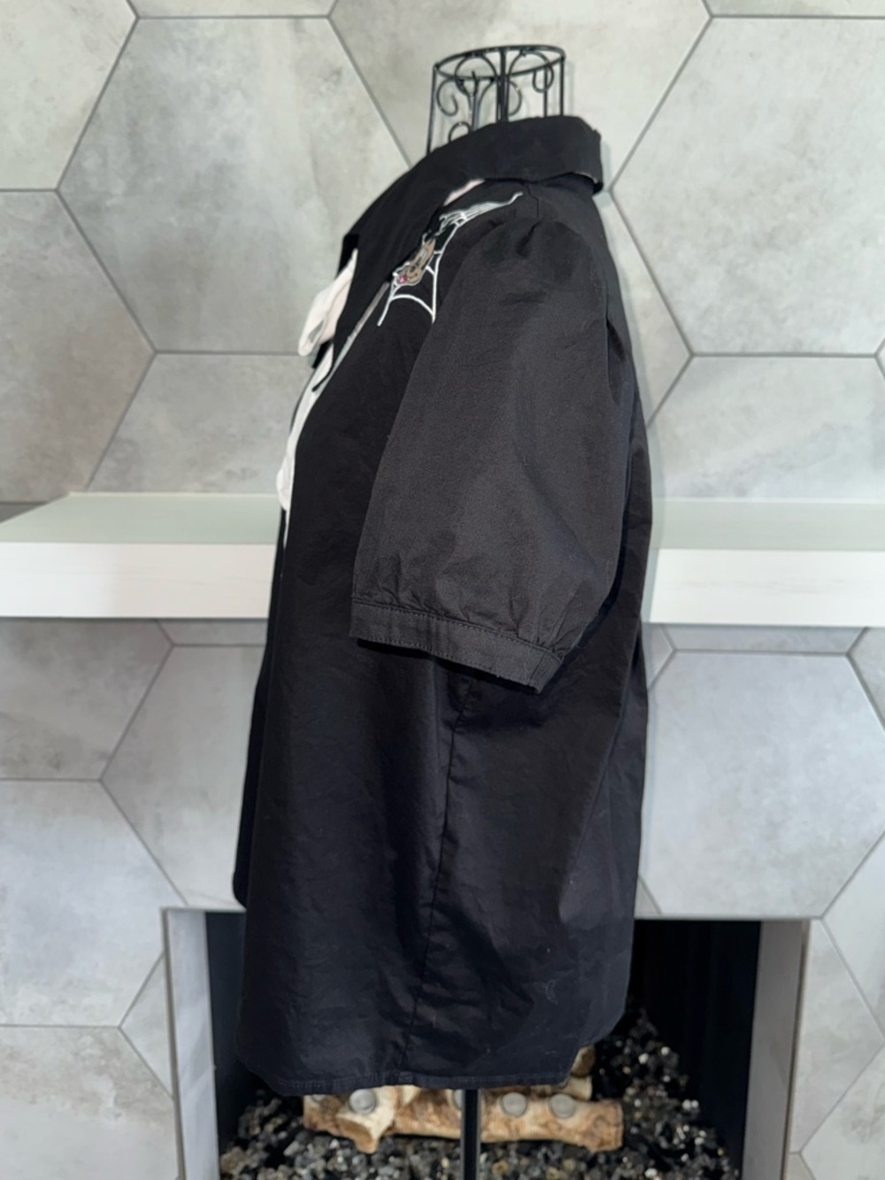 Her Universe Disney Halloween Bat Wing Collar Woven Button-Up Junior Sz M - Picture 2 of 13